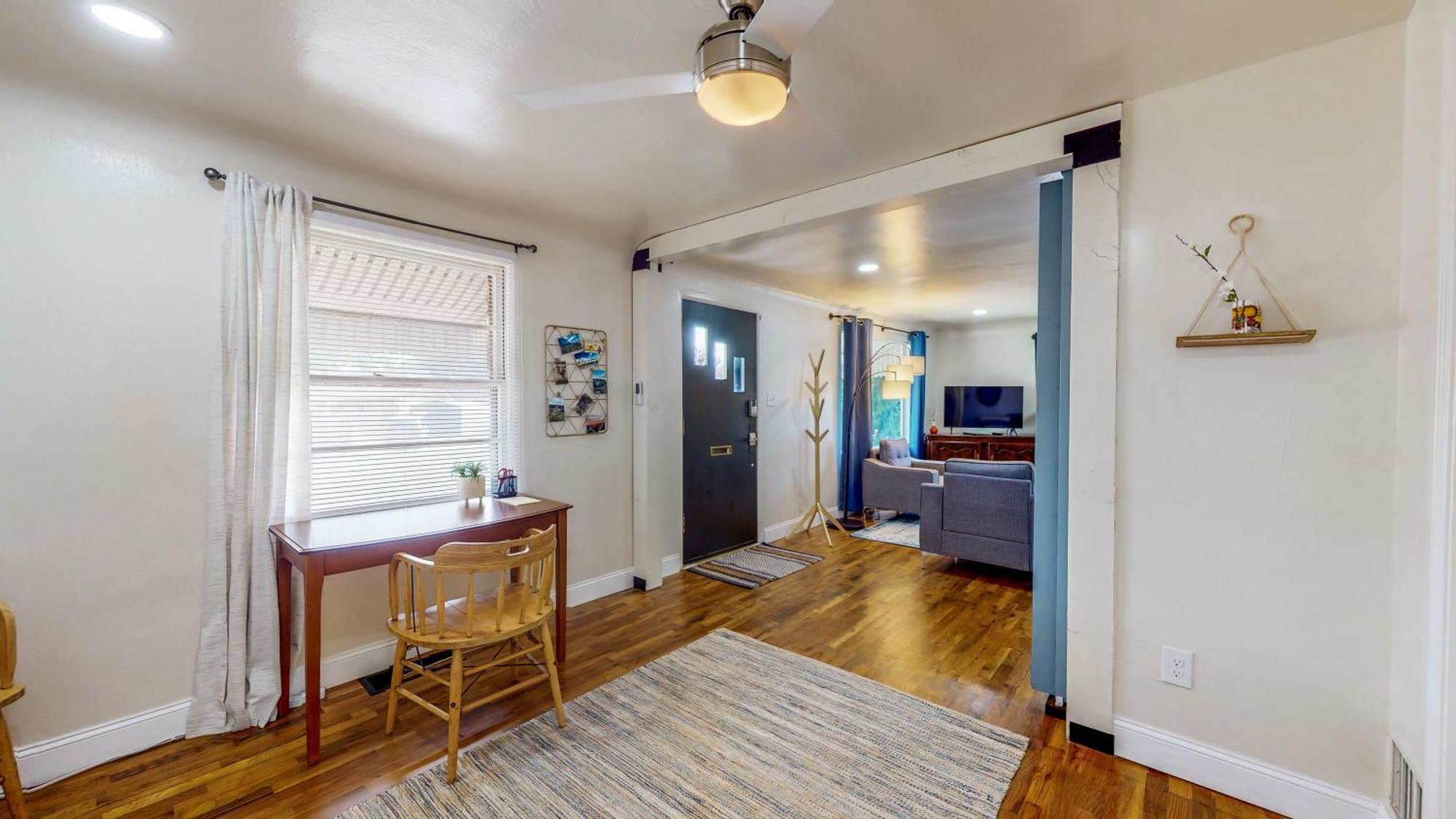 Charming Downtown Bungalow - King Bed, Office Туин-Фолс Экстерьер фото